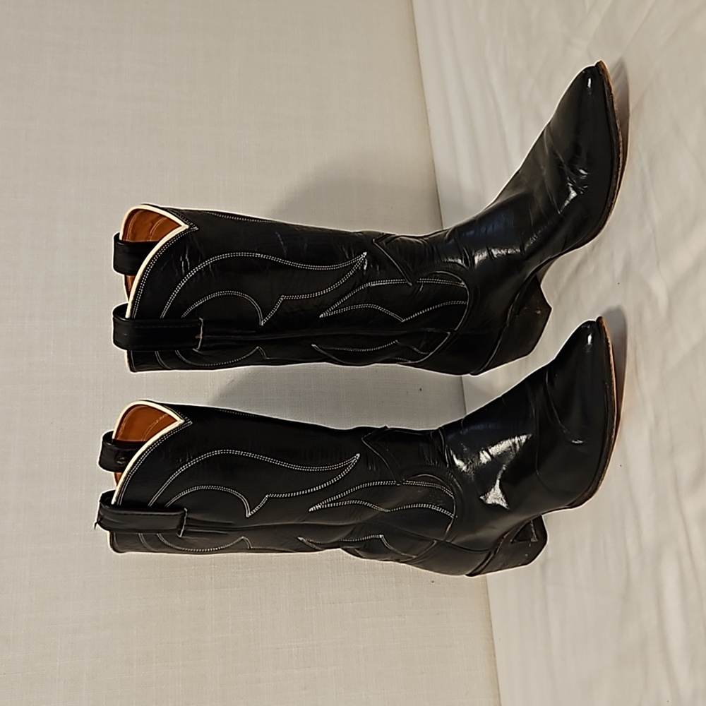 Neolite Women's vintage embroidery black boots size 9